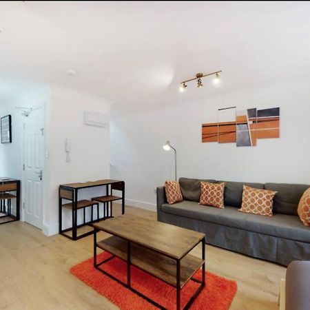 Modern Split Level 1 Bedroom Flat In Aldgate London Exterior photo