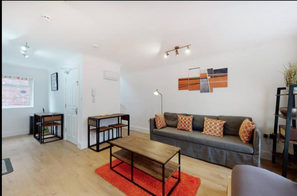 Modern Split Level 1 Bedroom Flat In Aldgate London Exterior photo