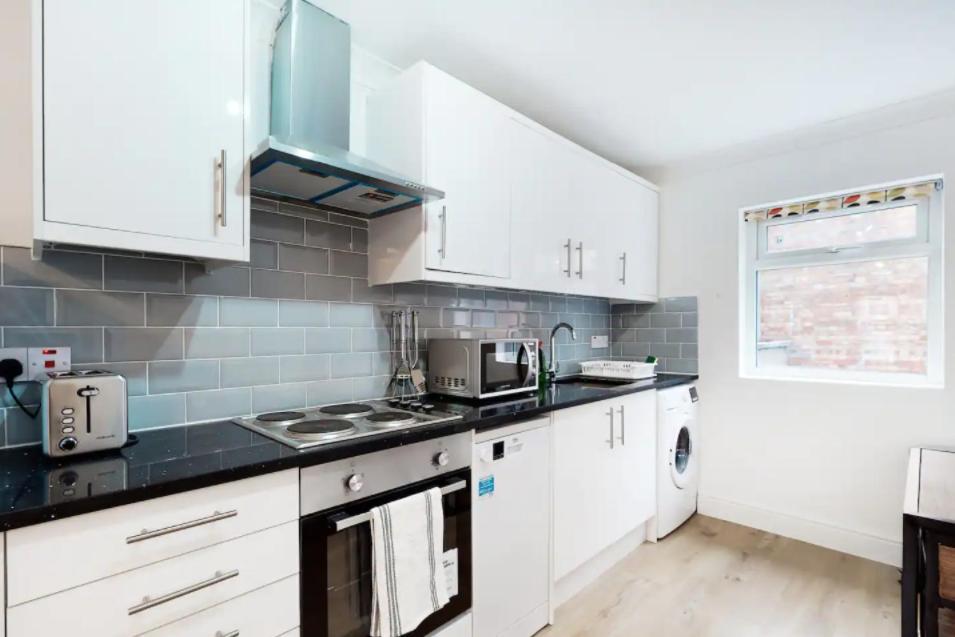 Modern Split Level 1 Bedroom Flat In Aldgate London Exterior photo